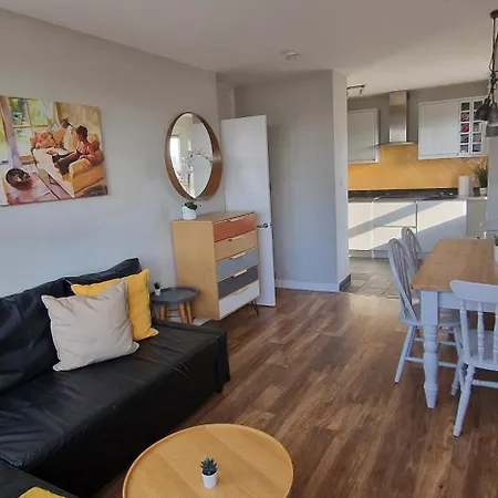 Beautiful 3-Bedroom Flat With Stunning Views